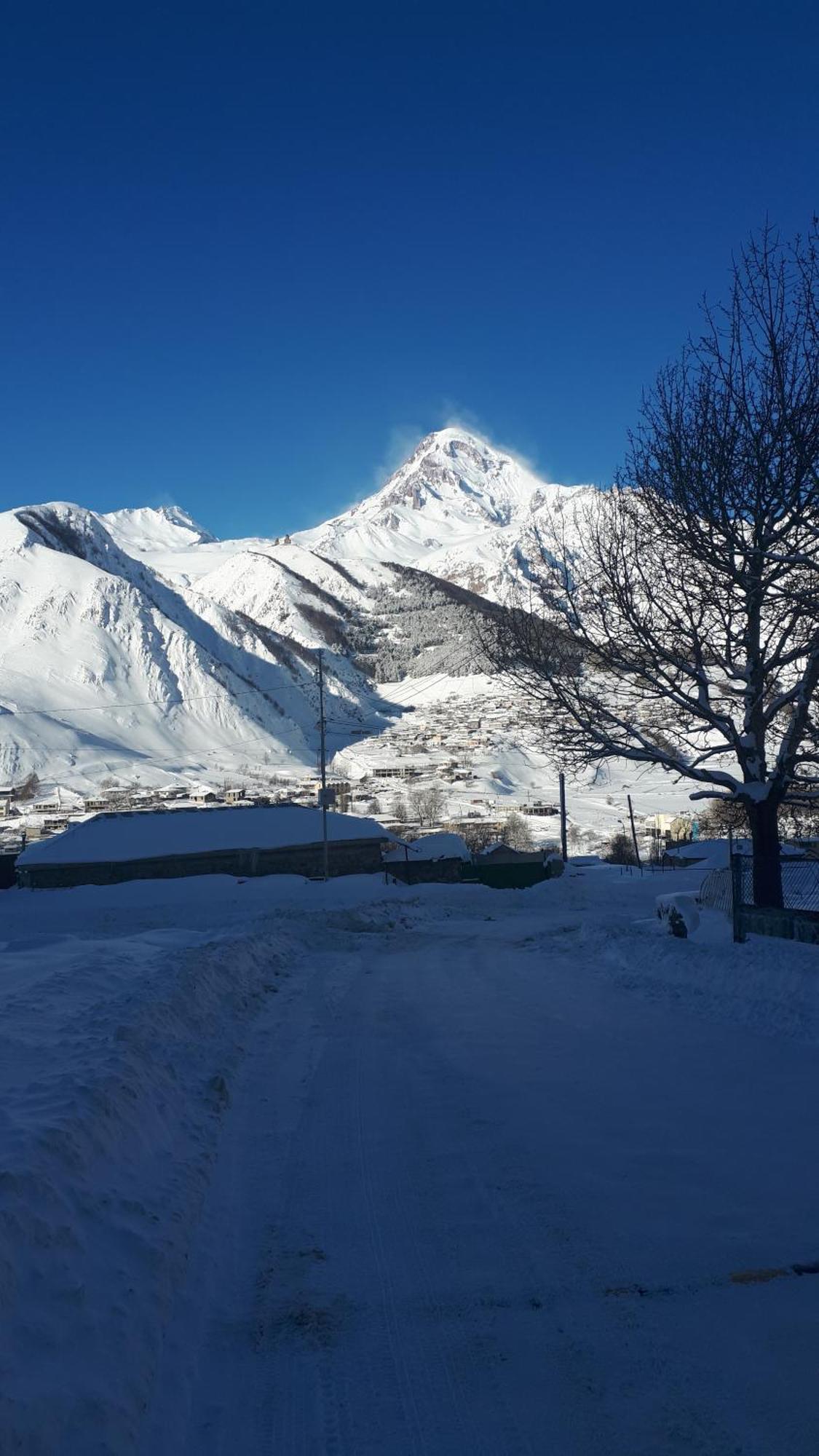 Sesilia Hotel Kazbegi Exterior foto