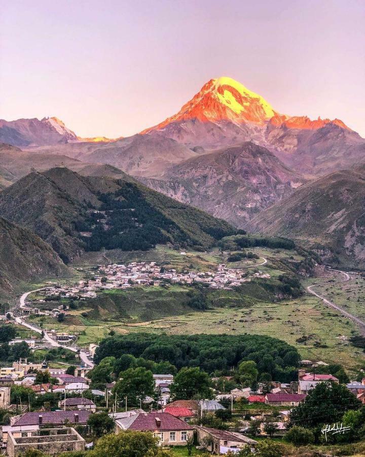 Sesilia Hotel Kazbegi Exterior foto